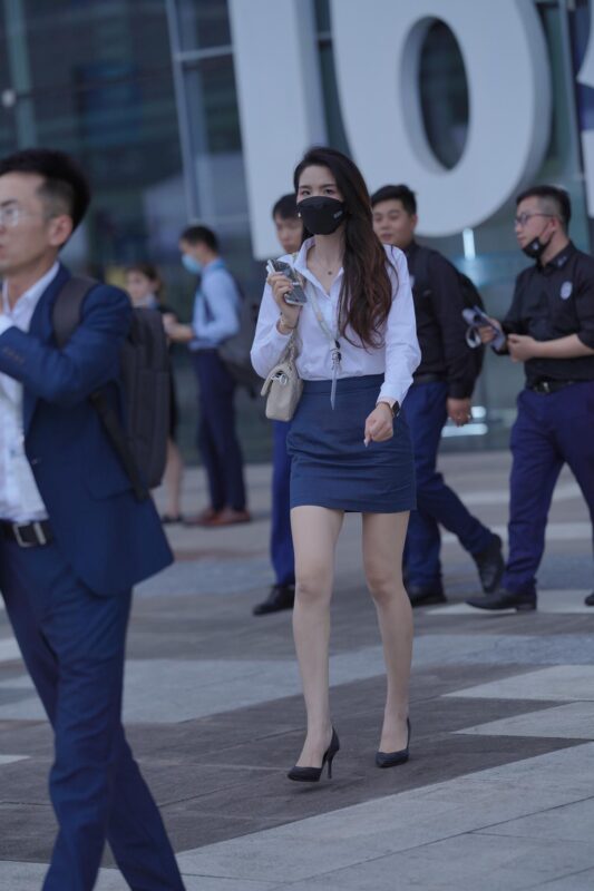 精选唯美街拍 NO.1141 还在上班的蓝裙美女 [65P]-草丛看图