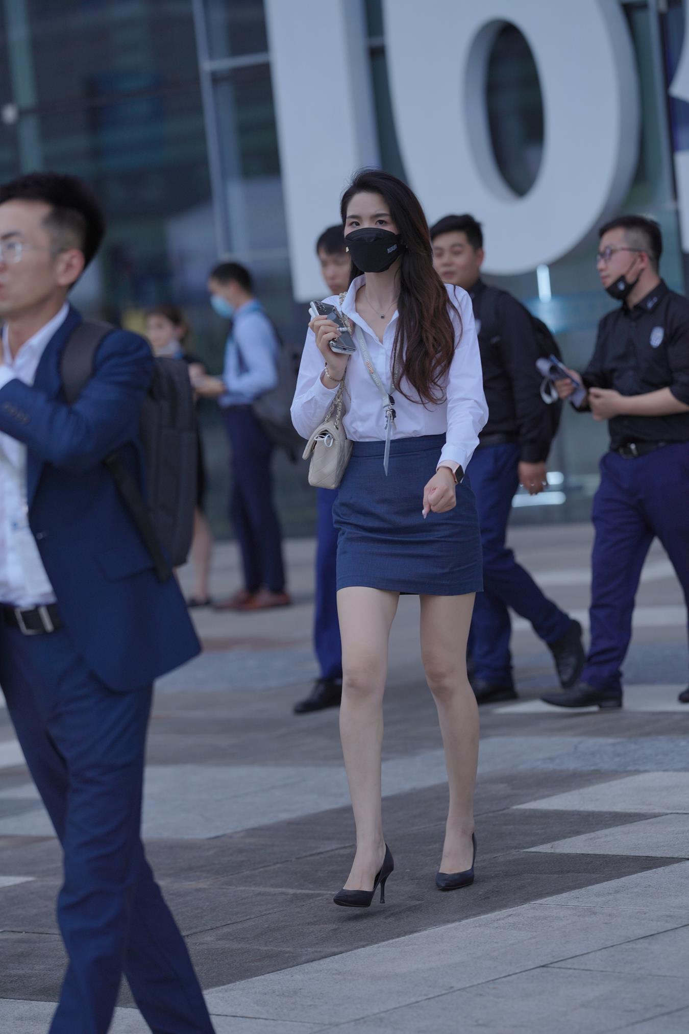 图片[1]-精选唯美街拍 NO.1141 还在上班的蓝裙美女 [65P]-草丛看图