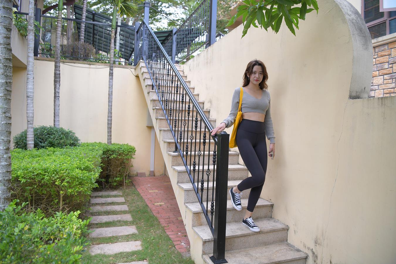 图片[3]-精选唯美街拍 NO.1150 黑色仅身瑜伽裤美女 (5) [84P]-草丛看图