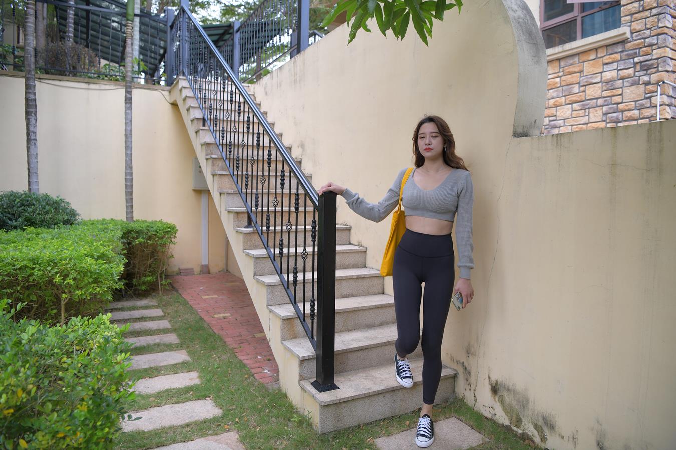 图片[8]-精选唯美街拍 NO.1150 黑色仅身瑜伽裤美女 (6) [84P]-草丛看图