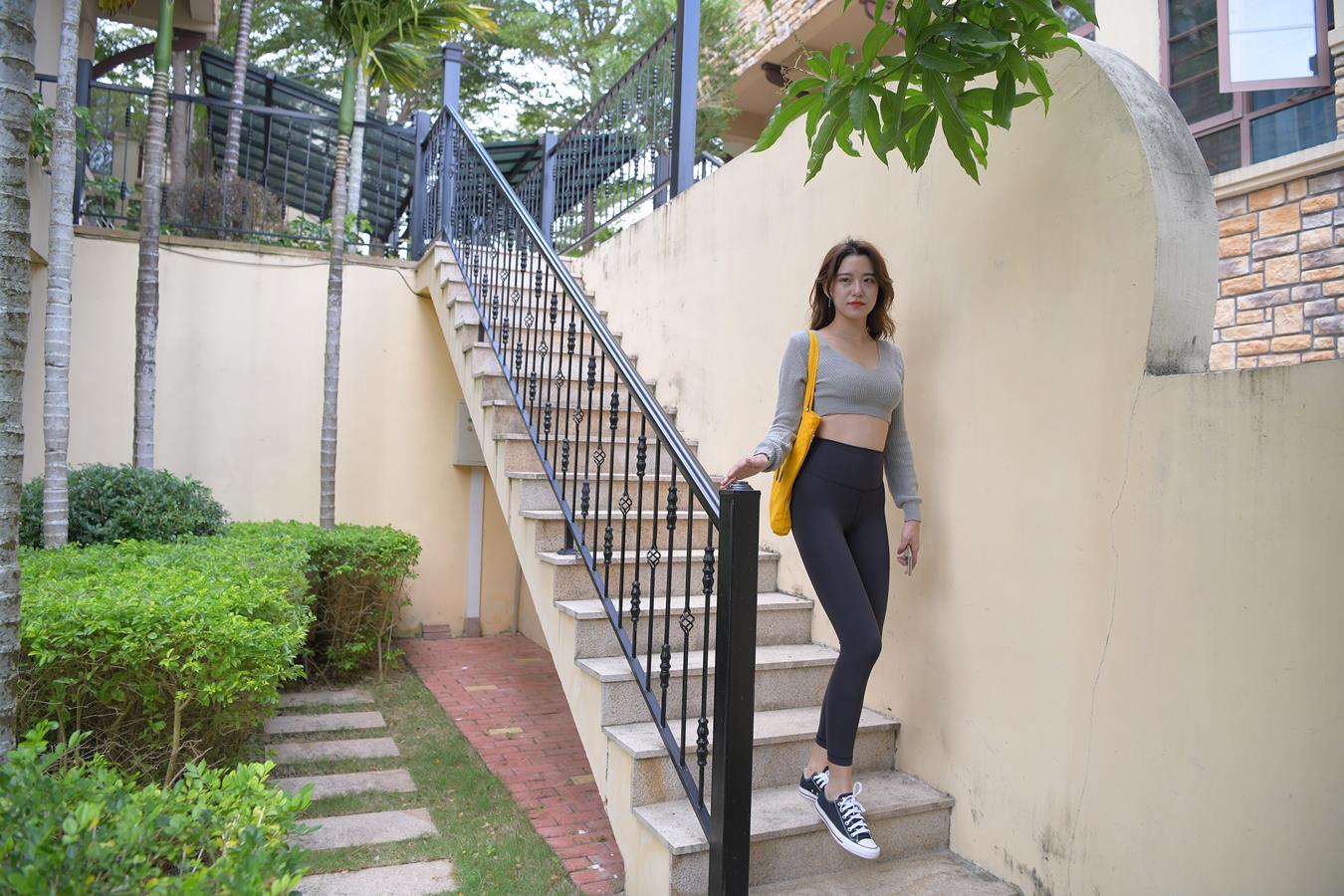 图片[4]-精选唯美街拍 NO.1150 黑色仅身瑜伽裤美女 (5) [84P]-草丛看图