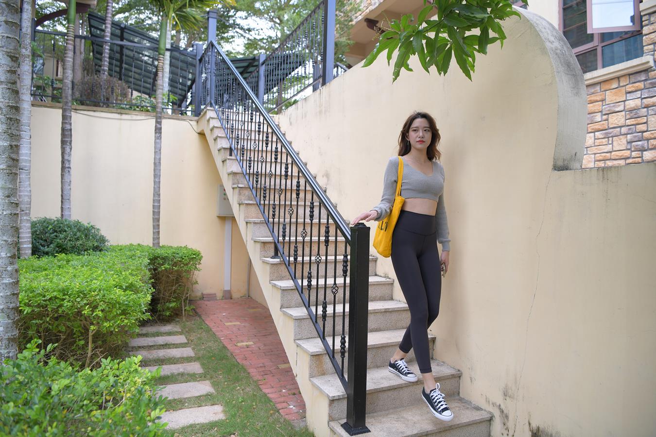 图片[5]-精选唯美街拍 NO.1150 黑色仅身瑜伽裤美女 (5) [84P]-草丛看图