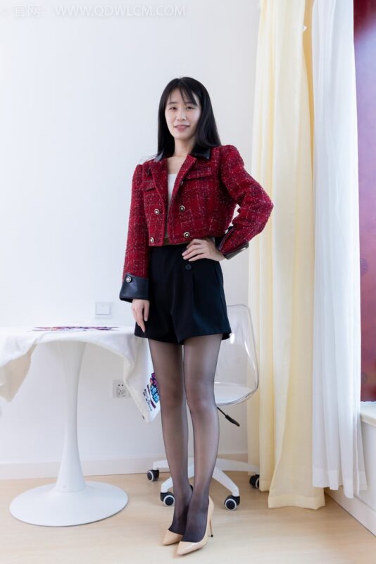 精选勿恋传媒 NO.2091 菜菜-烟花璀璨[180P]-草丛看图