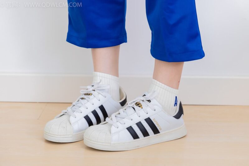 精选勿恋传媒 NO.2092 榛果-青涩青春[150P]-草丛看图