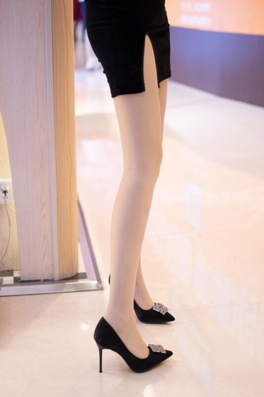 精选唯美街拍 NO.1120 黑色与白色旗袍美女 （1）[71P]-草丛看图