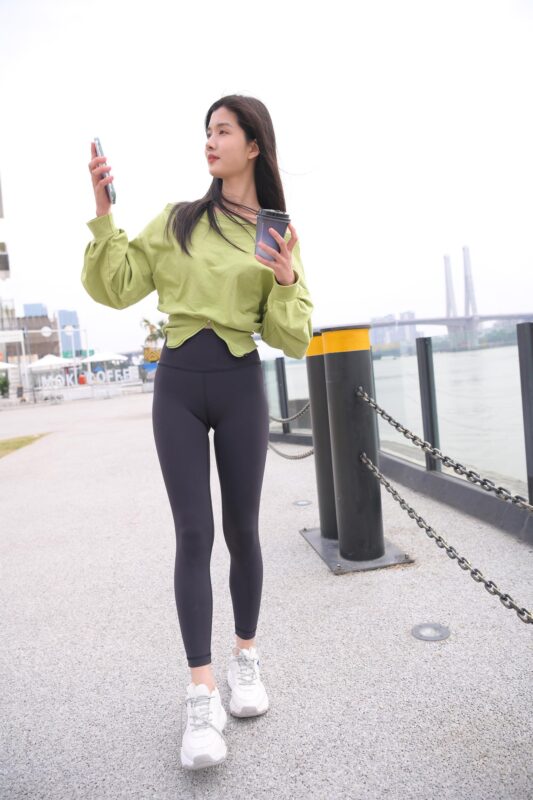 精选唯美街拍 NO.1109 绿衣女孩 (5) [81P]-草丛看图