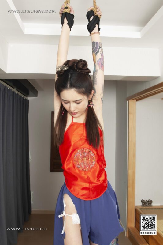 [Ligui丽柜]2024.10.04 吊虐闺秀 甜甜[32+1P]-草丛看图