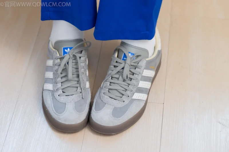 精选勿恋传媒 NO.2625 紫苏-板鞋、白棉袜、裸足[152P]-草丛看图