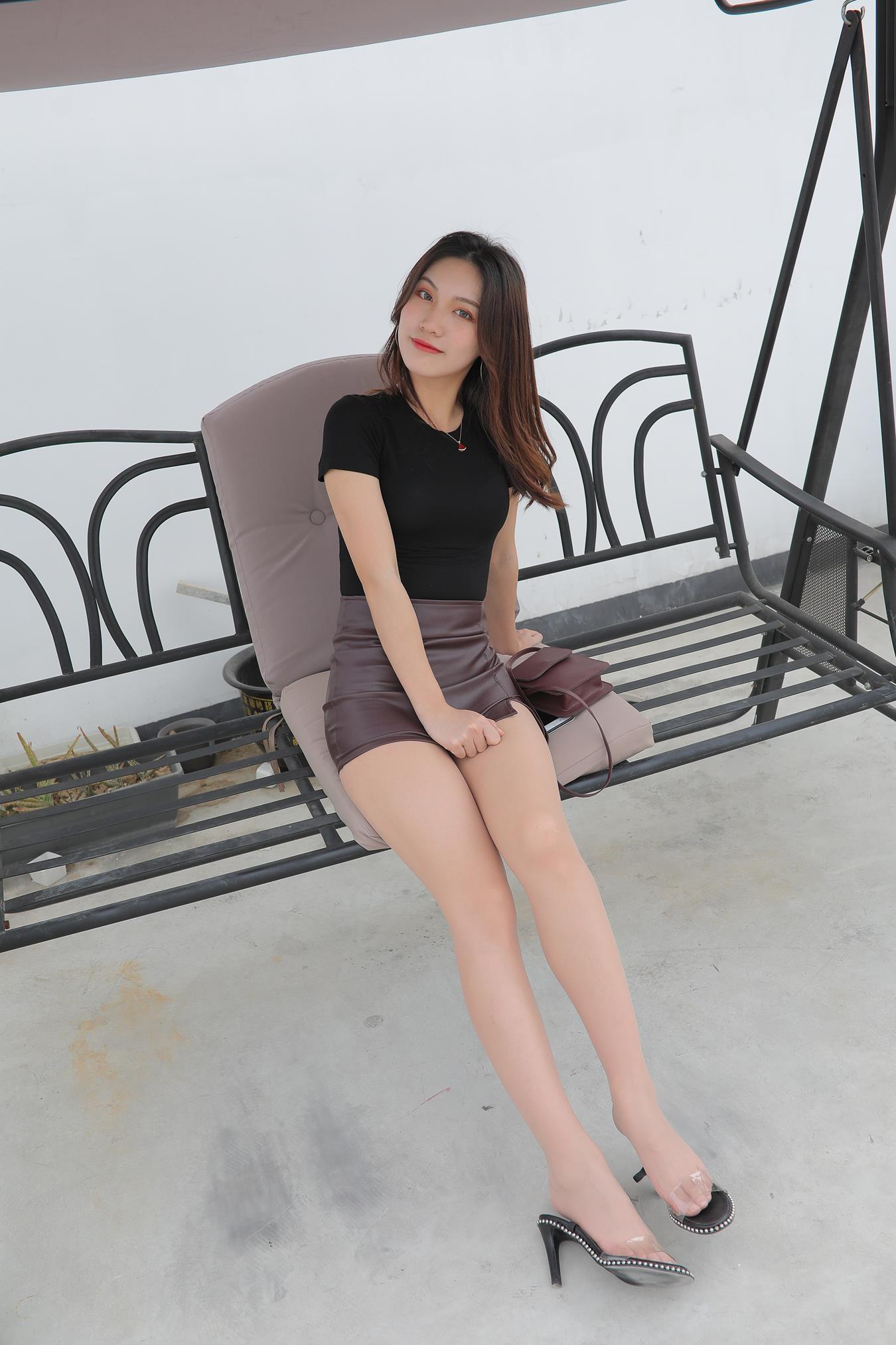 图片[6]-精选唯美街拍 NO.1132 褐色皮短裙丝袜美女 （9） [44P]-草丛看图