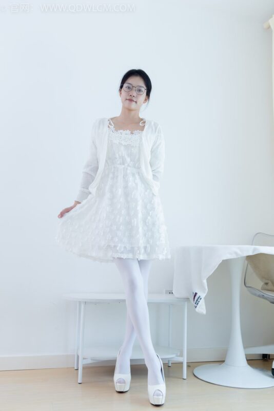 精选勿恋传媒 NO.2094 茯苓-世界失色[150P]-草丛看图