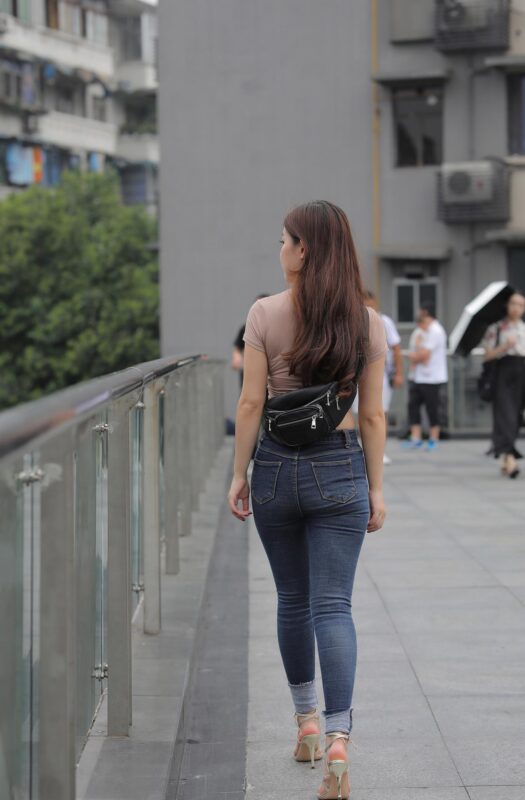 精选唯美街拍 NO.1133 朱朱紧牛 (3) [64P]-草丛看图