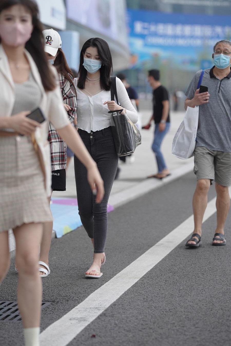 图片[2]-精选唯美街拍 NO.1110 紧牛美女3 [42P]-草丛看图