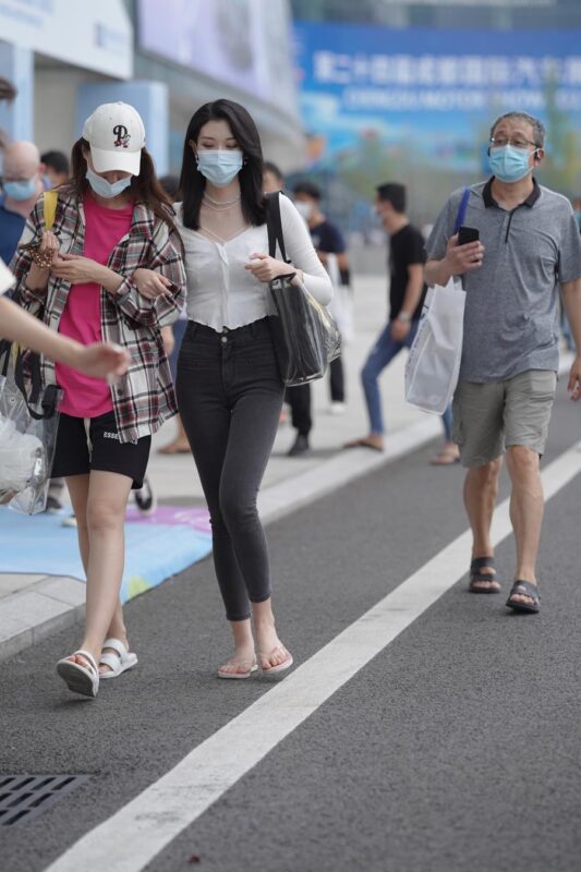 精选唯美街拍 NO.1110 紧牛美女3 [42P]-草丛看图