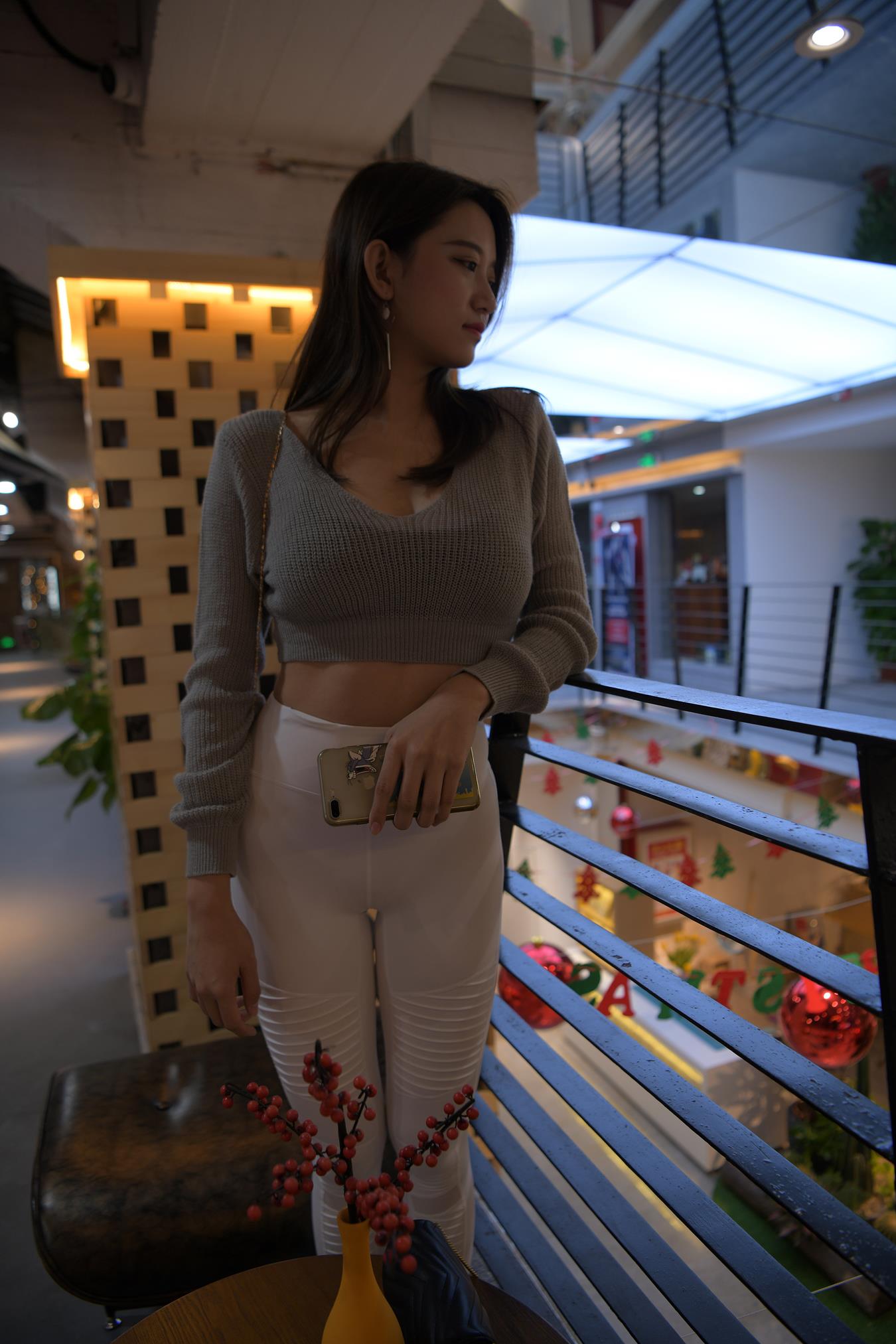 图片[5]-精选唯美街拍 NO.1130 白色仅身裤大长腿美女 (5) [84P]-草丛看图