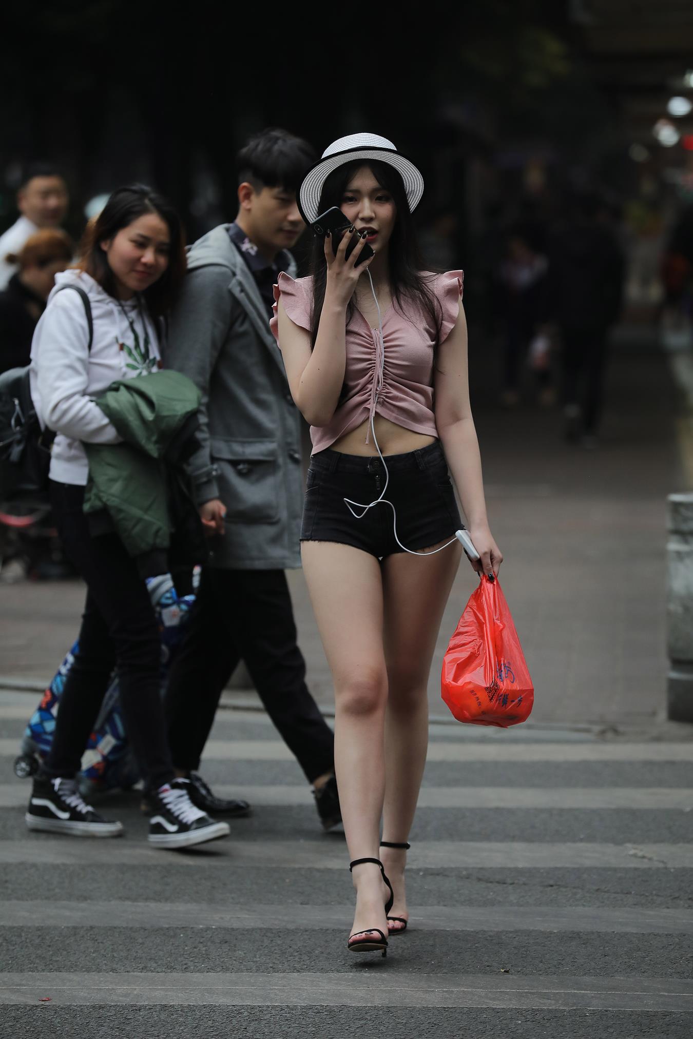 图片[8]-精选唯美街拍 NO.1165 粉衣超短裤白色帽子美女高清原图 （7）[70P]-草丛看图