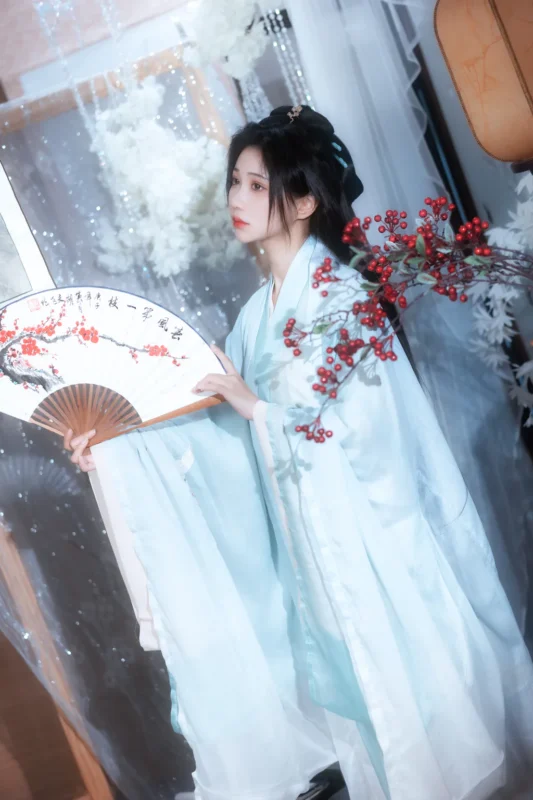 精选[YITUYU艺图语]2023.04.07 春日梦 绮罗生的小苏苏[28+1P]-草丛看图