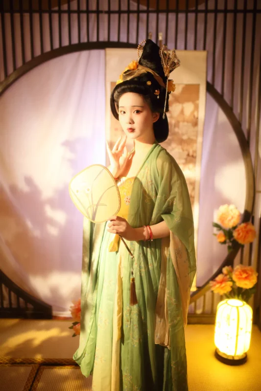 精选[YITUYU艺图语]2023.04.06 朝花夕拾 乐音[35+1P]-草丛看图