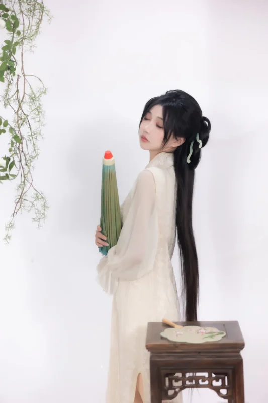 精选[YITUYU艺图语]2023.04.02 清风 绮罗生的小苏苏[26+1P]-草丛看图