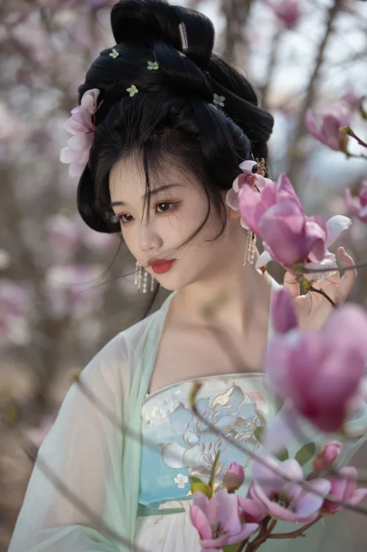 精选[YITUYU艺图语]2023.03.26 玉兰 晚江亭[32+1P]-草丛看图