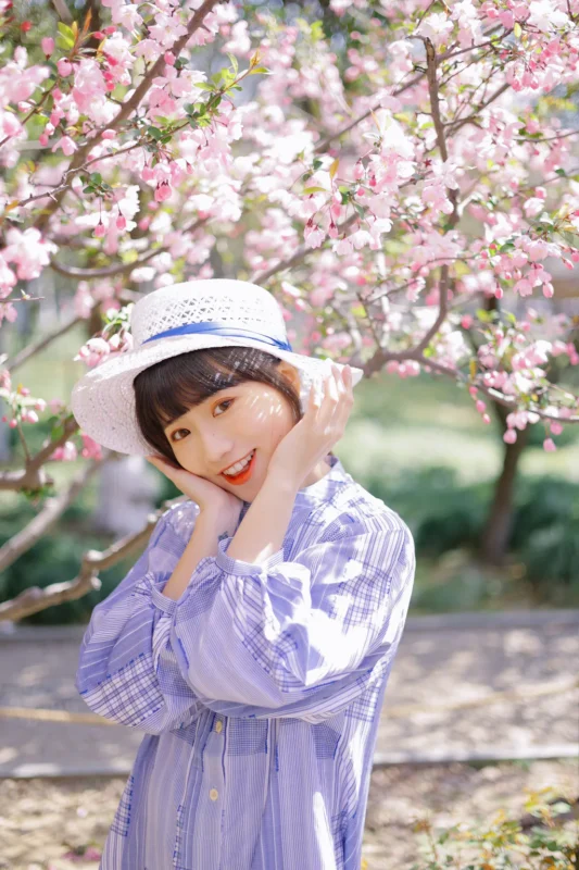 精选[YITUYU艺图语]2023.03.28 海棠花开 蓝胖子[35+1P]-草丛看图