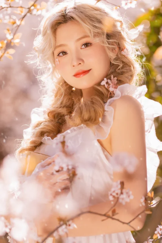 精选[YITUYU艺图语]2023.03.27 樱花树下的春意 羔丽代[21+1P]-草丛看图