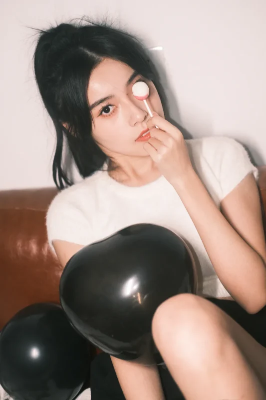精选[YITUYU艺图语]2023.04.01 sour candy 靜鏡婧[28+1P]-草丛看图