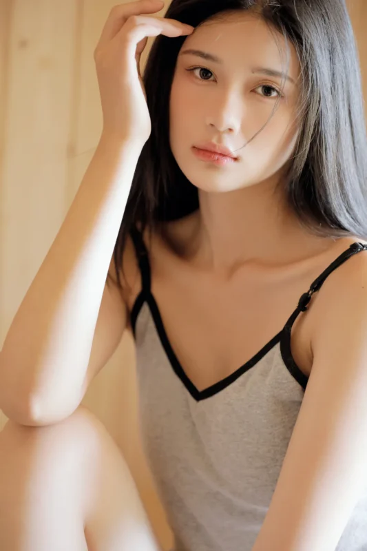 精选[YITUYU艺图语]2023.03.25 木屋里的女孩 馨瑶子[28+1P]-草丛看图