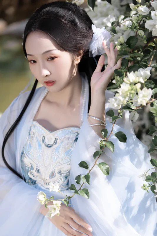 精选[YITUYU艺图语]2023.03.28 遇梅 丸子有只猫[24+1P]-草丛看图