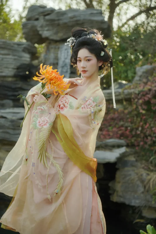 精选[YITUYU艺图语]2023.03.26 美仁赋 沁沁[25+1P]-草丛看图