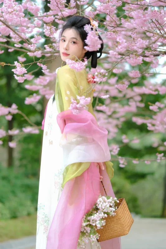 精选[YITUYU艺图语]2023.03.22 樱花公主 静女[19+1P]-草丛看图
