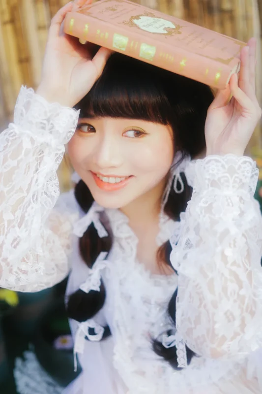 精选[YITUYU艺图语]2023.03.16 浪漫春日 蓝胖子[28+1P]-草丛看图