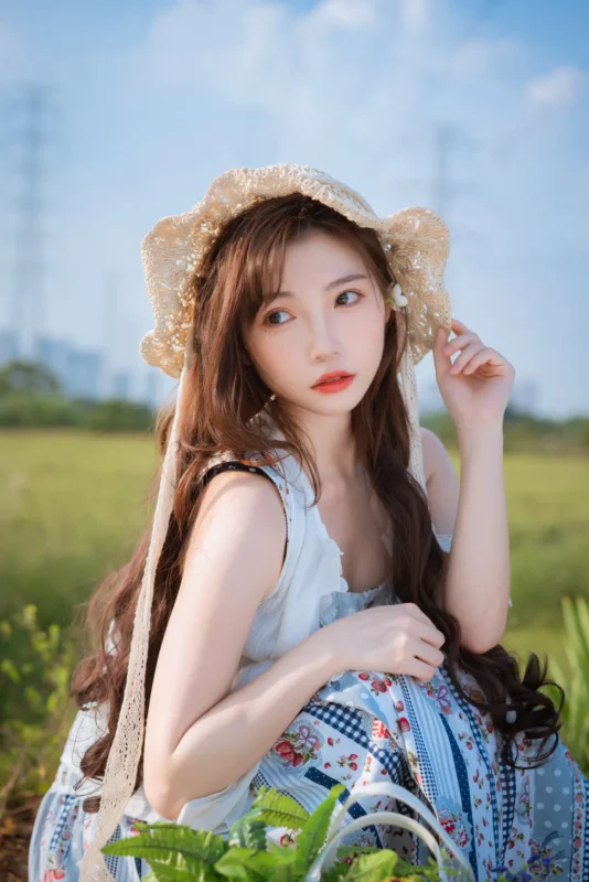 精选[YITUYU艺图语]2023.03.20 田园清新lolita少女 诚信肥宅seiya[24+1P]-草丛看图