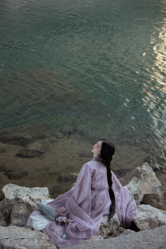 精选[YITUYU艺图语]2023.03.16 情知 阿moon[31+1P]-草丛看图