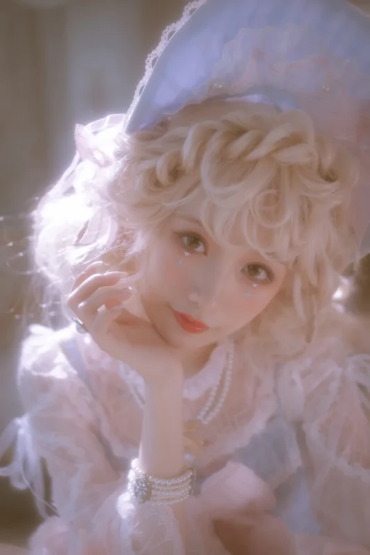 精选[YITUYU艺图语]2023.03.23 lolita公主梦 天萋萋[27+1P]-草丛看图