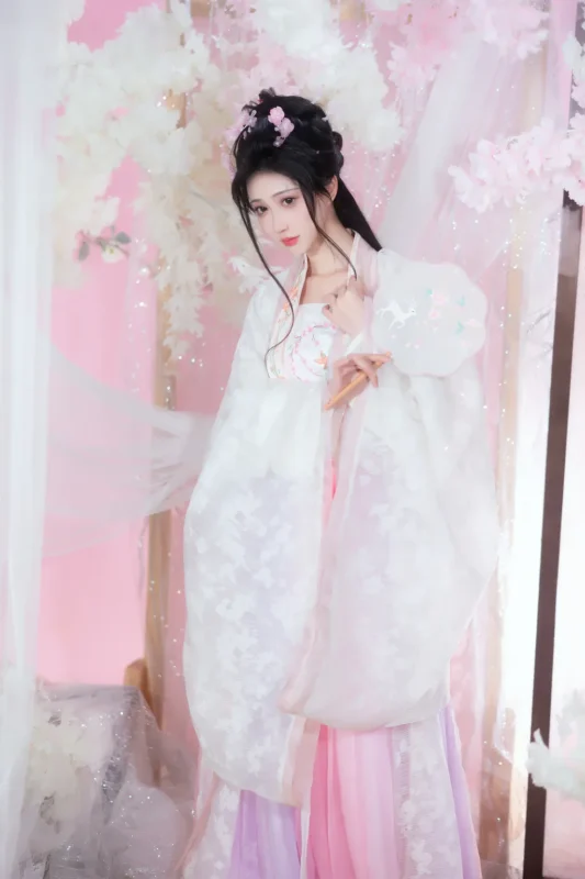 精选[YITUYU艺图语]2023.03.18 风满楼 绮罗生的小苏苏[24+1P]-草丛看图