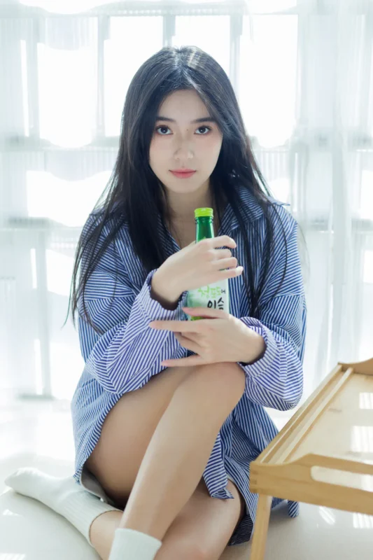 精选[YITUYU艺图语]2023.03.20 破碎的人请听 靜鏡婧[34+1P]-草丛看图