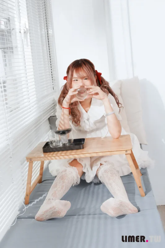 精选Limerence原创 NO.114 罗莉塔小艾啾啾裸足玩弄奶油蛋糕[114P]-草丛看图