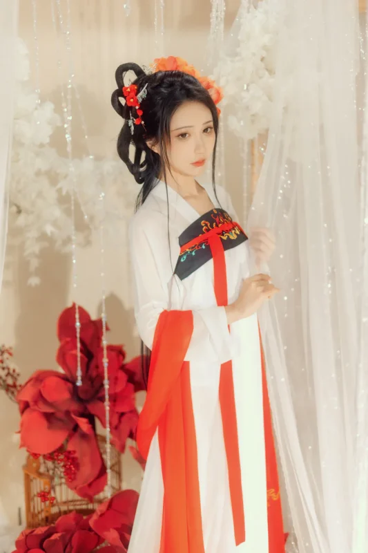精选[YITUYU艺图语]2023.03.12 岁月婆娑 绮罗生的小苏苏[26+1P]-草丛看图