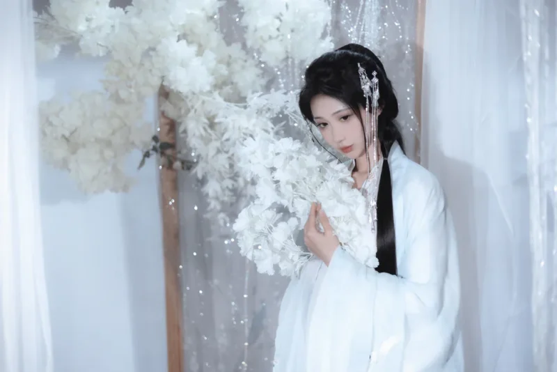 精选[YITUYU艺图语]2023.03.11 烟雨客 绮罗生的小苏苏[24+1P]-草丛看图