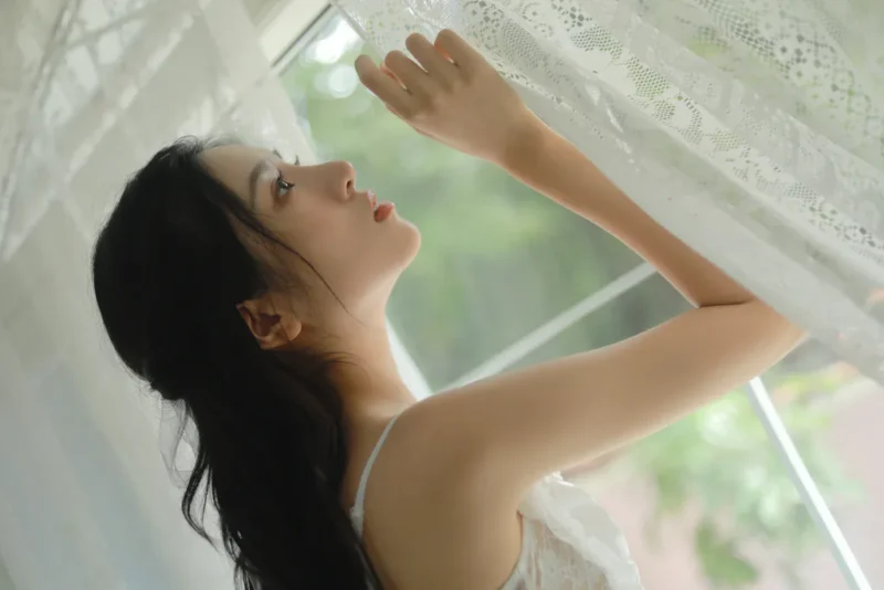 精选[YITUYU艺图语]2023.03.04 倾城时光 豆皮[37+1P]-草丛看图
