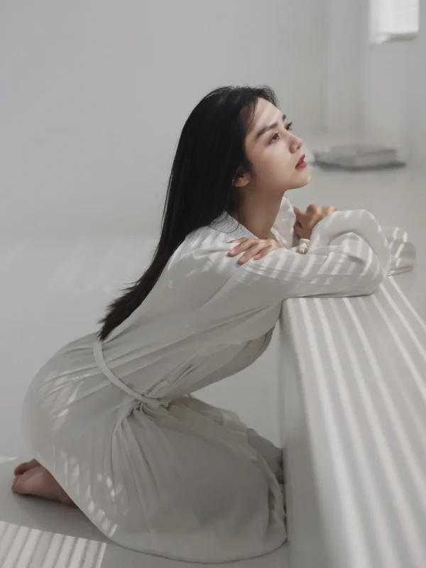 精选[YITUYU艺图语]2023.03.04 白 雨文[47+1P]-草丛看图