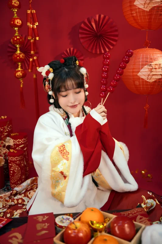 精选[YITUYU艺图语]2023.02.28 新年汉服 滕[23+1P]-草丛看图