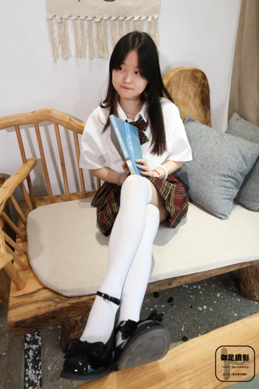 精选御足摄影046 JK白丝袜 [76P]-草丛看图