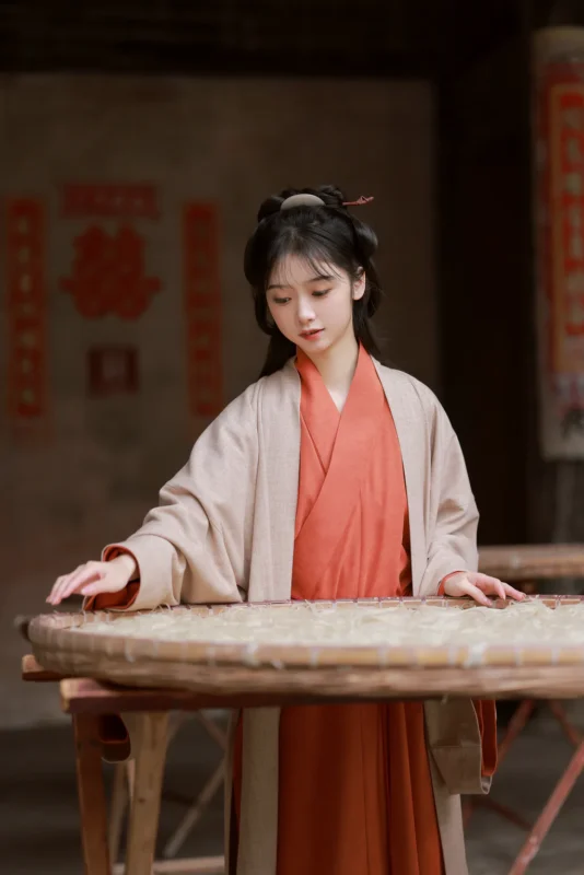 精选[YITUYU艺图语]2023.02.23 柿间 夏不青-[19+1P]-草丛看图