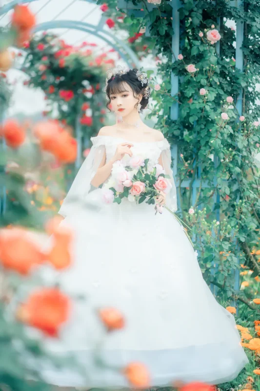 精选[YITUYU艺图语]2023.02.23 浪漫之花 绮罗生的小苏苏[24+1P]-草丛看图