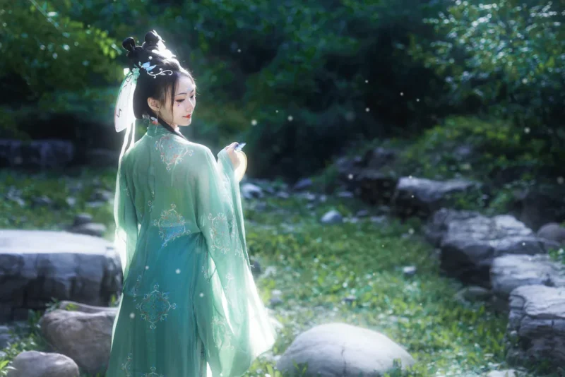精选[YITUYU艺图语]2023.02.16 风露 小小小耿[21+1P]-草丛看图