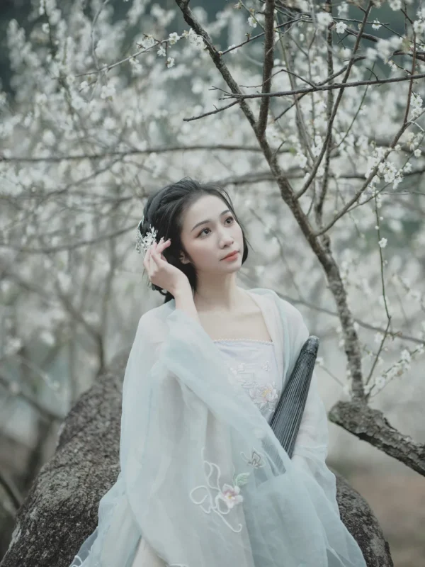 精选[YITUYU艺图语]2023.02.16 冬梅 轻舟[25+1P]-草丛看图