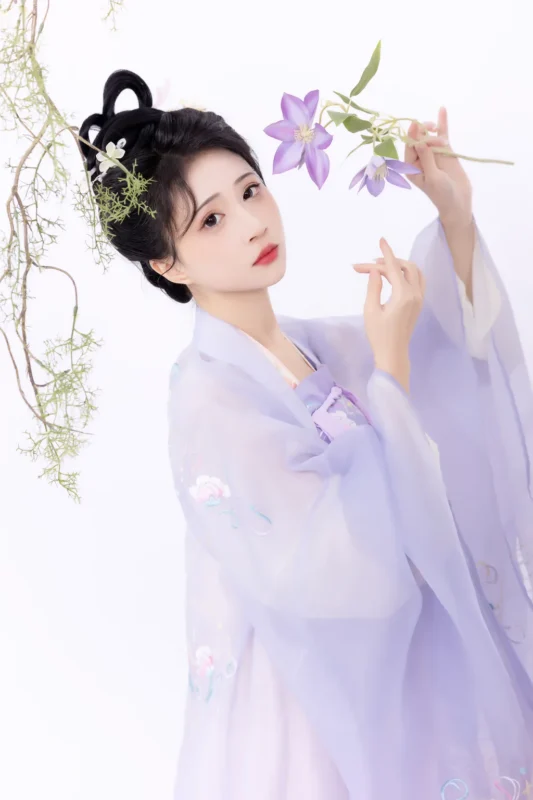 精选[YITUYU艺图语]2023.02.15 紫竹调 绮罗生的小苏苏[25+1P]-草丛看图